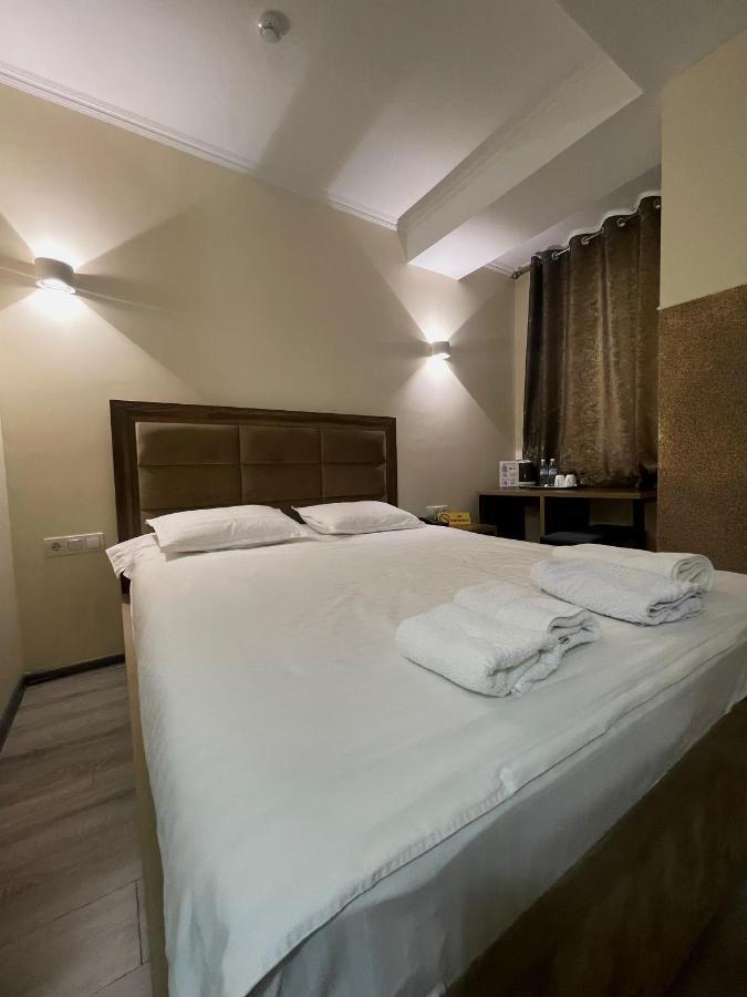 Hotel Nova Bisjkek Eksteriør bilde