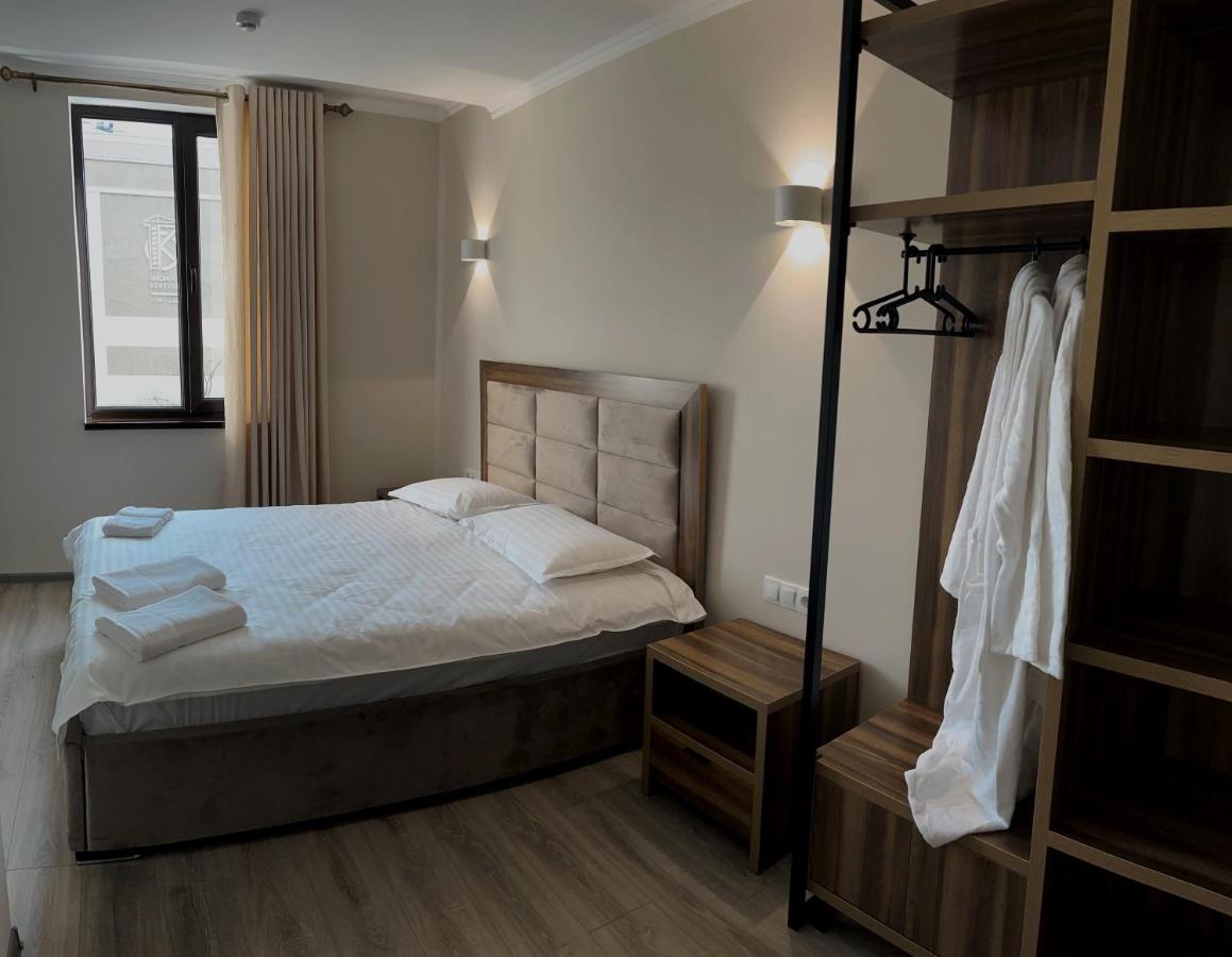 Hotel Nova Bisjkek Eksteriør bilde
