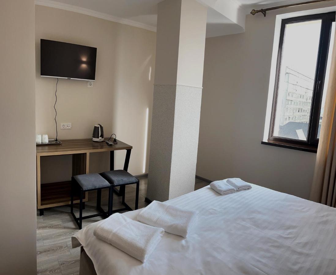 Hotel Nova Bisjkek Eksteriør bilde