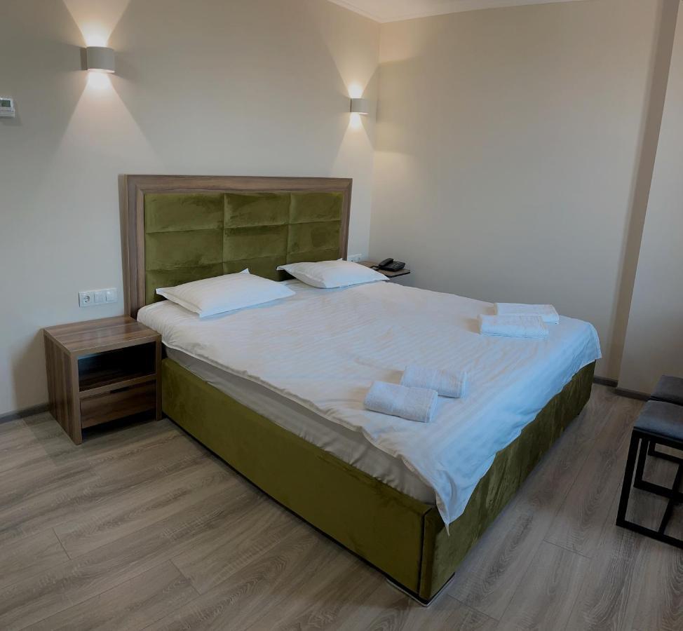 Hotel Nova Bisjkek Eksteriør bilde