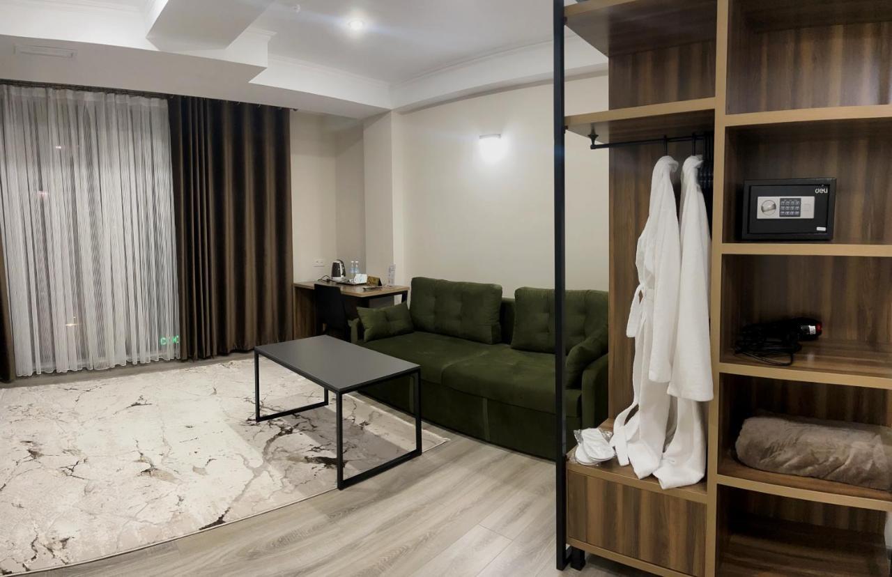 Hotel Nova Bisjkek Eksteriør bilde